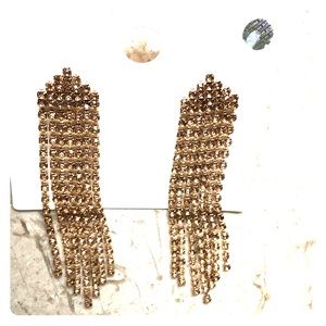 New with tag 4” long gold rhinestone earrings💖